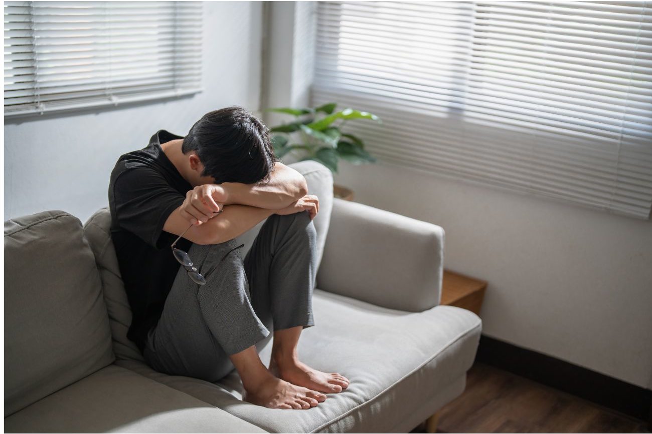 性病(性行為感染症)で悩む男性のイメージ