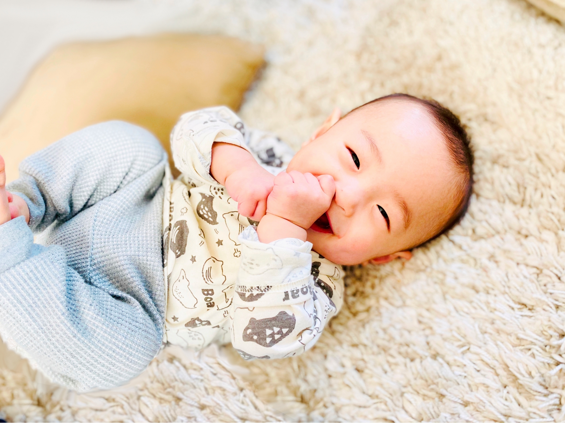 こどもの泌尿器科をイメージした笑顔の赤ちゃんの写真